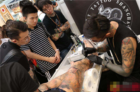 纹身师嫌弃的3种客人即使长得再漂亮纹身师也不乐意纹