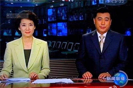 《新闻联播》主播位置为何常年"女左男右"? 真实答案令人惊讶