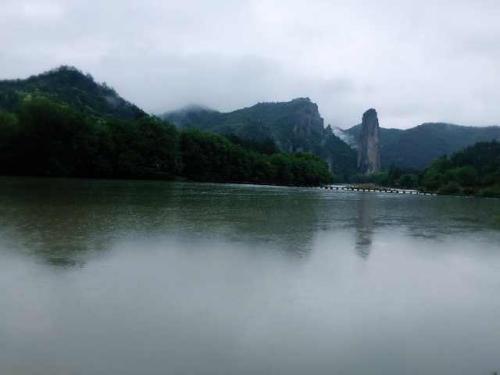 湖北神秘山洞：每年“吐魚”上萬斤, 專家研究后既心痛又害怕