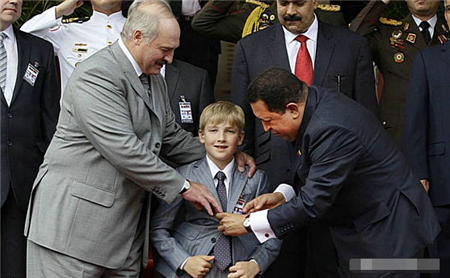 领导人出访都带第一夫人,为何白俄罗斯总统,却喜欢带着小儿子