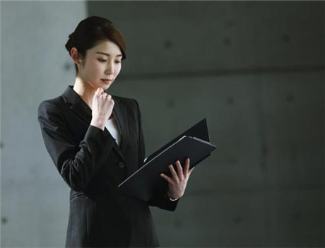 董秘,不是"董事长秘书,而是"董事会秘书,一字之差,含义完全不同.