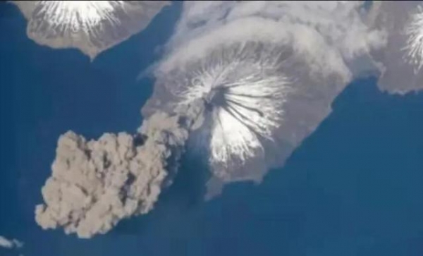 汤加火山爆发冲击波超2万公里引12米海啸多国预警更大灾难或在后面