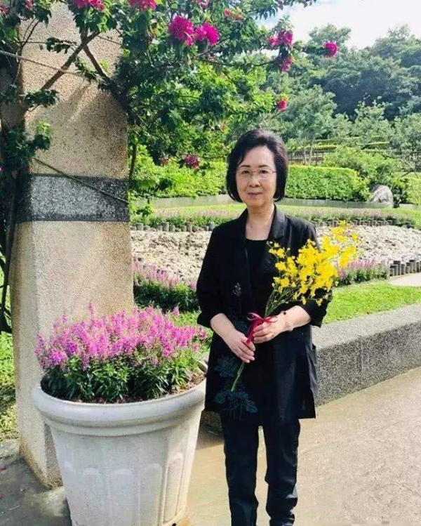83岁琼瑶近况曝光隐居在55亿元的豪宅内为移五棵树出动50人