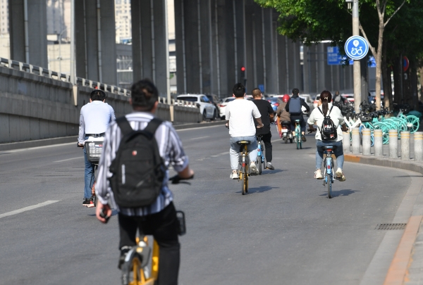 地铁公交出行受限北京节后上班首日共享单车暴增