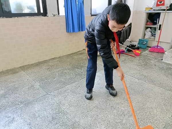 劳动课回归！教育部要求中小学生会“煮饭”，家长：建议在校完成