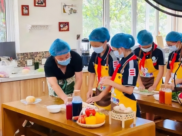 劳动课回归！教育部要求中小学生会“煮饭”，家长：建议在校完成