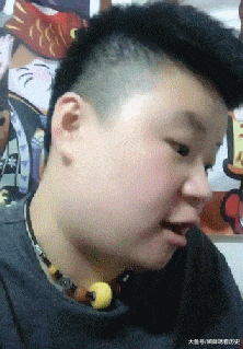 搞笑gif: 对这样的女孩没有一点点抵抗力 !