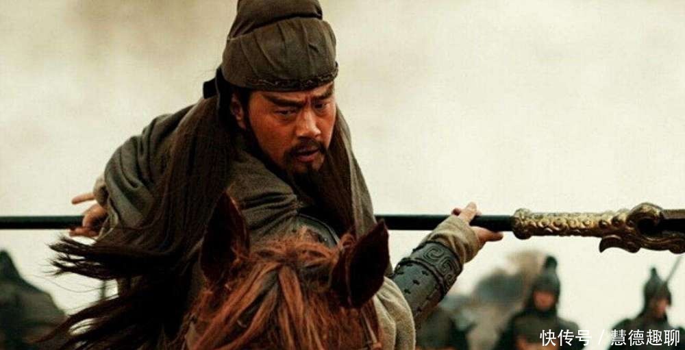 关羽的刀重82斤,就算人能拿动马也不行啊?你想错了.