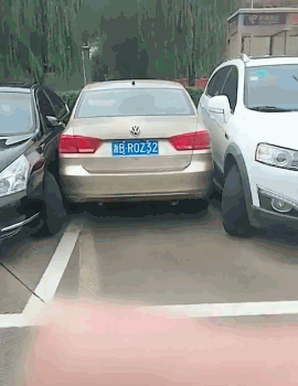 搞笑gif:真羡慕你们年纪轻轻就开敞篷车.