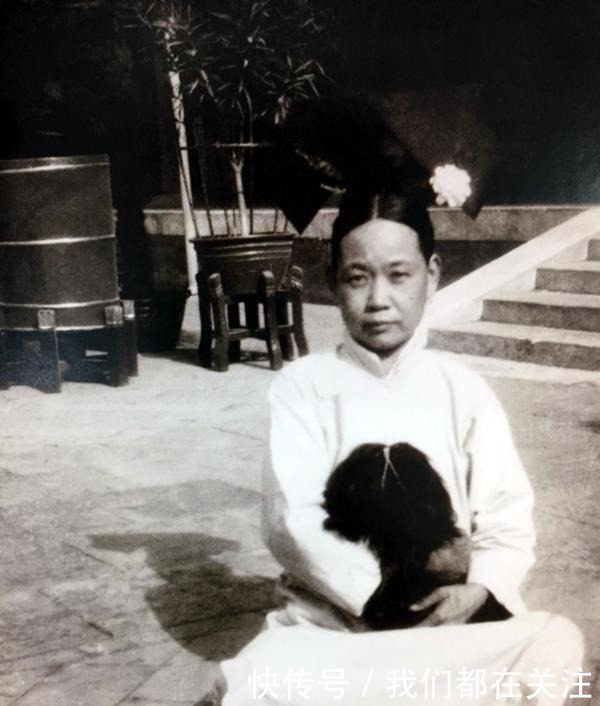 一组清朝宫女老照片与电视剧中差别很大,图二是宫女选秀现场(3)