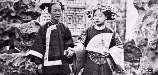 清朝后宫真实老照片:图一选秀不失望,图五出游很气派!