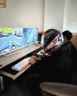 爆笑gif: 停车,我要下车抓条鱼