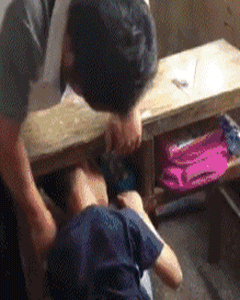 搞笑gif趣图我给狗子听了听我唱的歌它高兴坏了