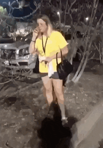 搞笑gif:还好里面没有垃圾,不然你可就惨了_看看头条_中华网