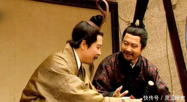 而在刘备和刘璋闹翻后,刘备大军抵达成都城下,说服刘璋投降的正是简雍