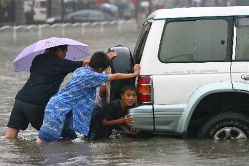 郑州暴雨大量泡水车怎么办保险到底会赔吗这4句告诉你答案