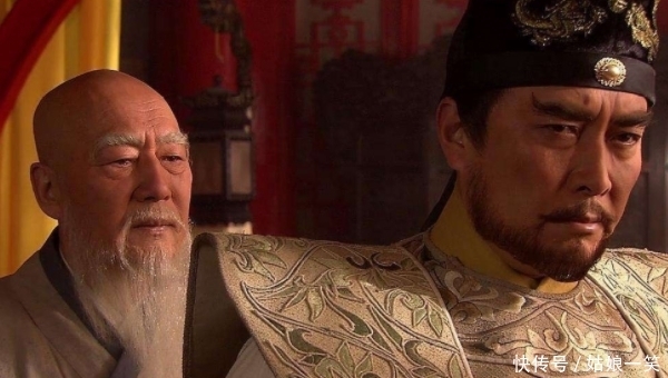 他就是大名鼎鼎的赵匡胤,他原本是后周的大将军,周世宗柴荣对其非常