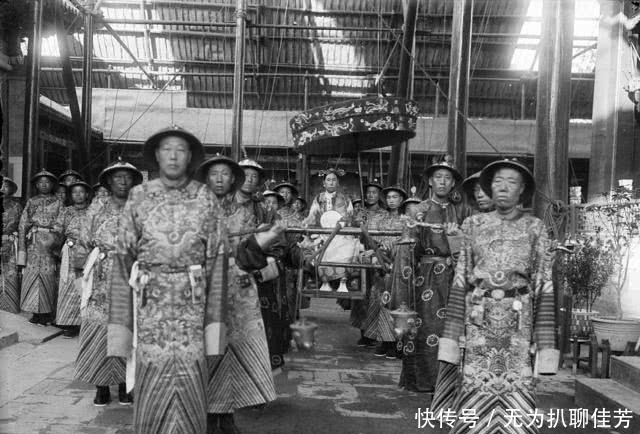 清朝老照片:图1实拍光绪皇帝葬礼现场,图3的婉容像个摩登女郎