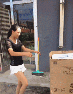 搞笑gif:据说这样能把漂亮妹子骗回家_看看头条_中华网