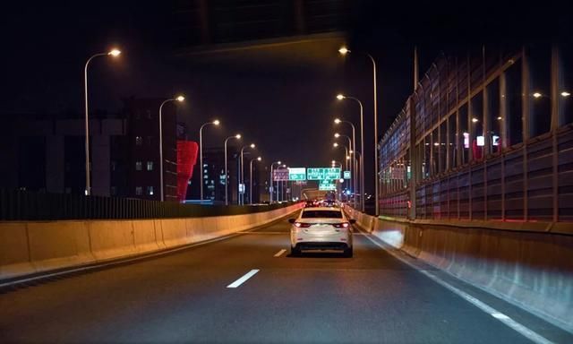 夜间跑高速的12个技巧,今天一次学会,行车安全可提升200%!