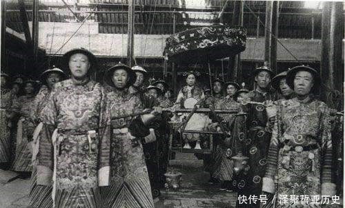 中国最后一个太监, 净身完醒来被通知清朝灭亡了