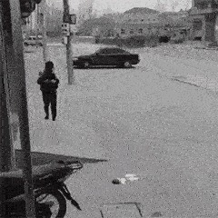 兄弟,我一眼就能看透,你这次摔倒不是摆拍