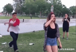 搞笑gif: 抬腿的一刹那, 注定是个悲剧_看看头条_中华