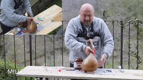 搞笑gif: 喂, 幺幺零吗, 我看见一条在马路上飞驰的鱼!