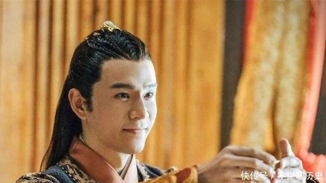 弱小,由于和萧太后的特殊关系,韩德让当仁不让地成为萧太后倚重的力量