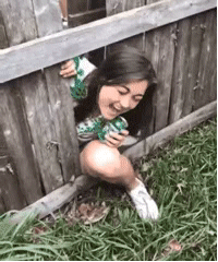 搞笑gif妹子我读书少你们俩个不要骗我