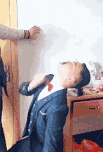 这个接吻游戏玩得不仅是心跳!_看看头条_中华网