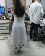 搞笑动态图gif: 上学时班主任总是会这么神出鬼没的出现在我旁边