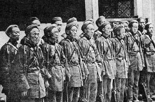 太平天国老照片清朝洋枪队被灭,被俘女兵下场