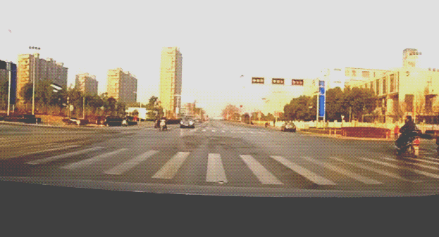 搞笑gif: 妹子尴尬了,车里有人的_看看头条_中华网
