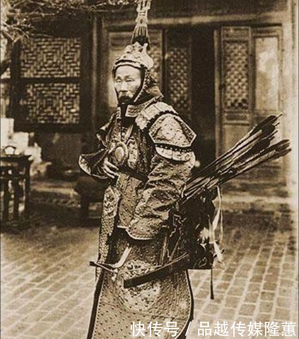 一组极为珍贵的清末老照片:身穿盔甲的清军将领