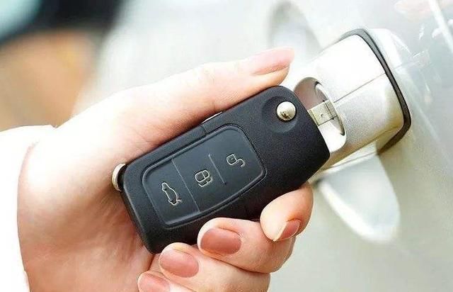 如何判断车钥匙快没电了老司机出现这几个症状赶紧换电池