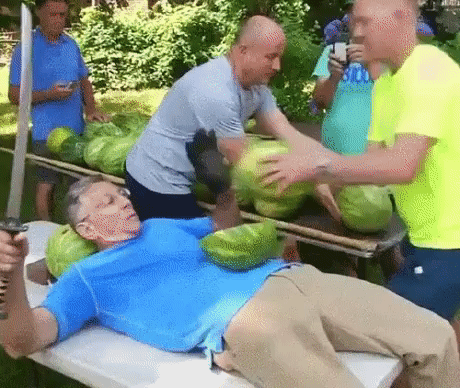 这是胸口切西瓜?