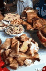 哥们,咱们只是普通聚会,你点的这些菜太硬了吧我感觉还是直接拿起来吃