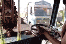 搞笑gif趣图车再不倒老夫就倒了实在是坚持不下去了