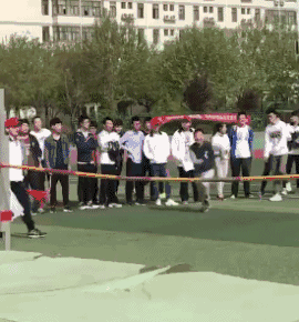 搞笑gif趣图:我是不是被占便宜了?_看看头条_中华网