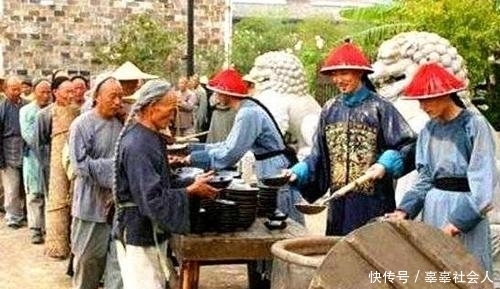 朱元璋下旨开仓放粮回去连斩5位高官他扮乞丐时发现了什么