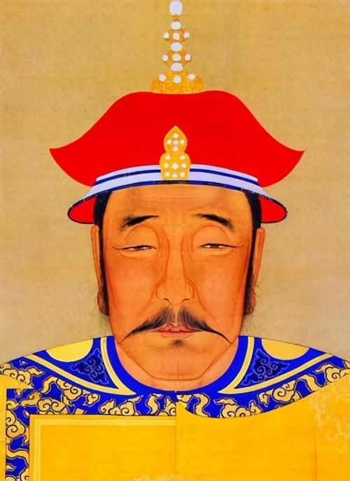 清朝皇帝的帽子上面,为什么会有一块小金牌?