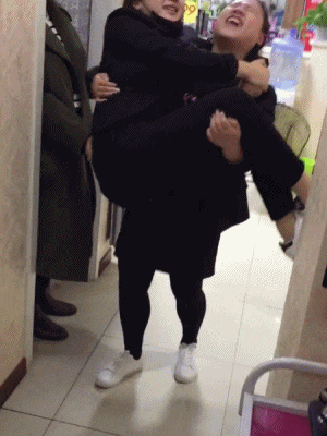 搞笑gif:拍啊!你们继续拍啊!_看看头条_中华网