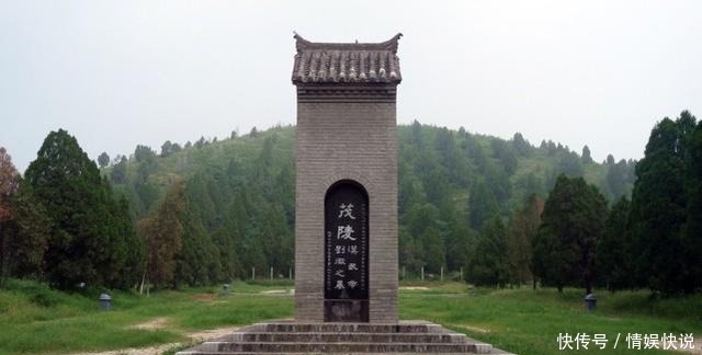 陵墓媲美秦皇陵,董卓派吕布盗墓,墓中一纸条太灵!