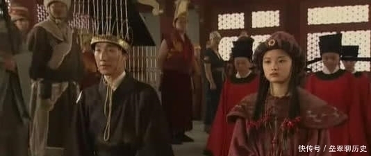 举行大会,虽然有人主张恪守旧制,反对成吉思汗孛儿只斤·铁木真的遗命