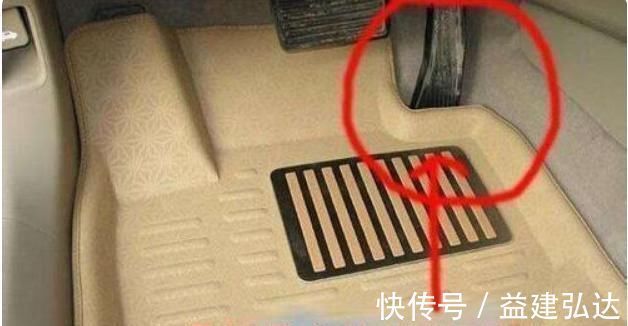 汽车油门突然卡死,踩刹车没用怎么办?3个动作,关键时刻能保命