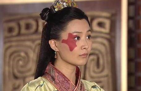 这个女人奇丑无比,是古代第一丑女,但做了这一件事,当上了皇后