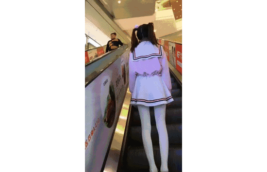 搞笑gif: 小妹妹, 挑衅肥宅是件很危险的事情!