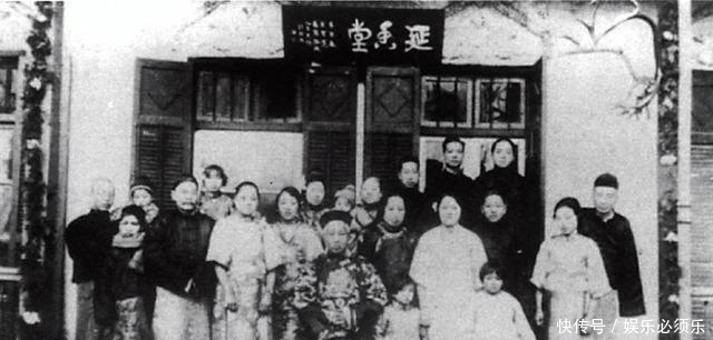 第四任妻子市冈鹤子是日本人,第六任妻子张光是康有为在六十岁时娶的
