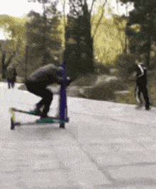 搞笑段子: 1,姑妈在我家哭诉表哥娶了媳妇忘了娘,声泪俱下: